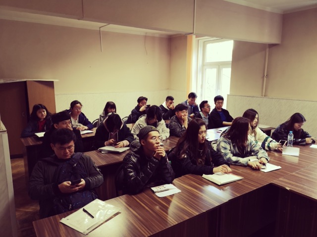 加班办理入学手续