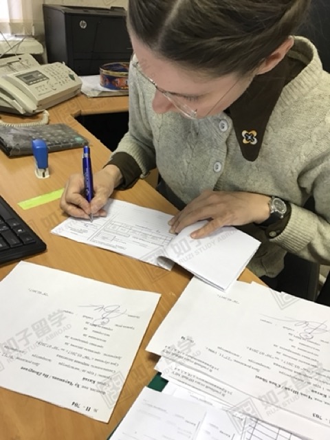 检查学习情况并汇报给家长