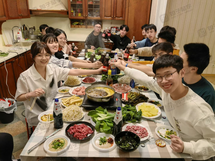 俄罗斯留学的同学们来莫斯科大本营聚餐