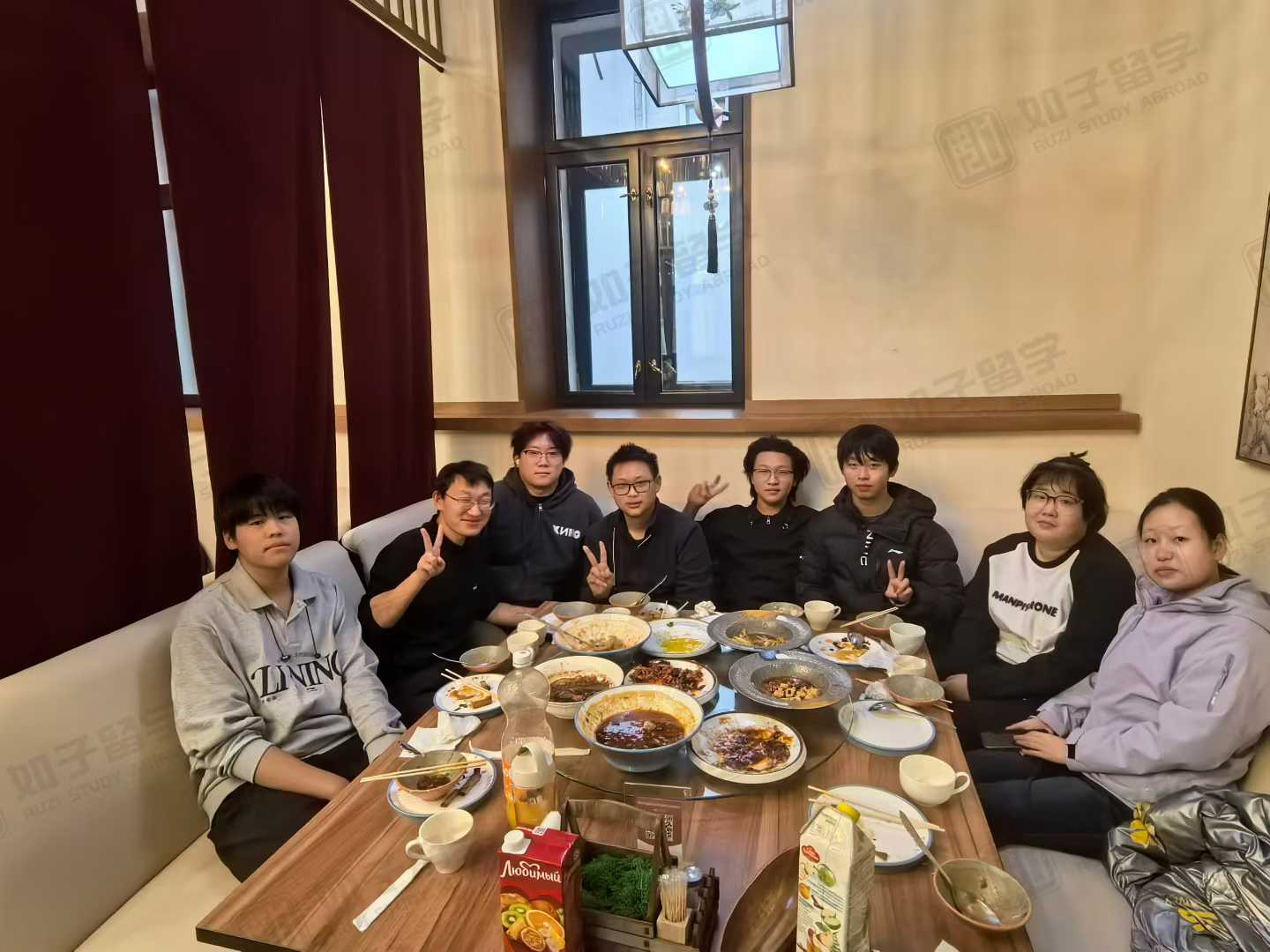 喀山联邦大学预科同学们聚餐谈心